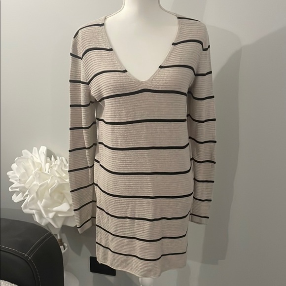New Old Navy Striped V-Neck Sweater - Picture 1 of 7